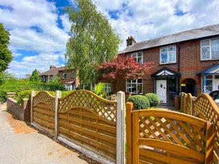 Lovely 3 Bedroom Home with Garden in Luton - Luton - 0