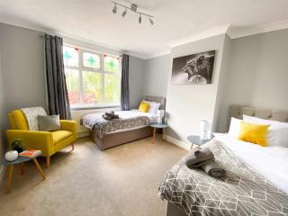 Lovely 3 Bedroom Home with Garden in Luton - Luton - 5
