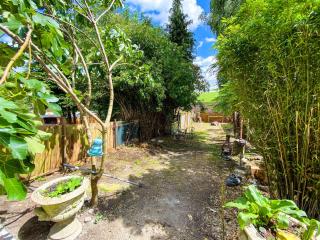 Lovely 3 Bedroom Home with Garden in Luton - Luton - 3