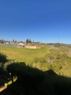 Reef View, Ledge Point beachfront - 9