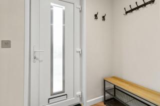 Entire Home in Renfrewshire - 3