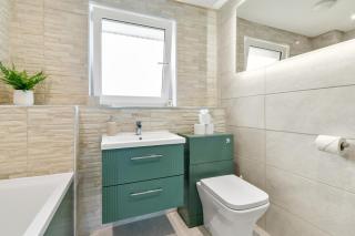 Entire Home in Renfrewshire - 7