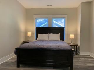 Three Bedroom Downtown Cottage - 6