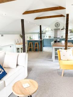 The Mews Pet Friendly and Parking - Petworth - 6
