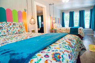 The Bluebird Cottage Style Cabin with Hot Tub near Turner Falls and Casinos - Davis - 7