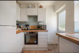 Emerald Cove Enfield - Ponders End - 7