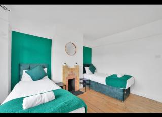 Emerald Cove Enfield - Ponders End - 6