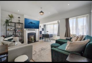 Emerald Cove Enfield - Ponders End - 1