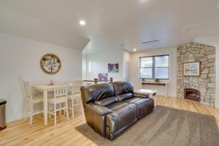 2 Mi to Town Castle Rock Retreat with Fireplace! - 5