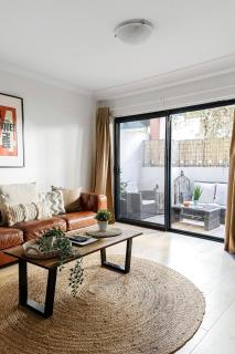 2 Paradise Pool Parking HUGE 1BR CBD - 3