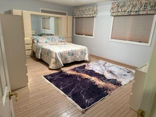 Spacious, Peaceful & Perfectly Located - 4BR,3BA - London - 1