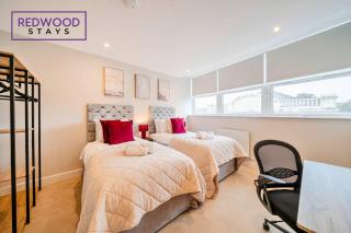 BRAND NEW PREMIUM SERVICED APARTMENTS, JUST LAUNCHED, FREE PARKING, HIGH-SPEED WiFi, PERFECT FOR BUSINESS STAYS, FAMILIES, RELOCATIONS, EXTENDED STAYS, AND EMERGENCY ACCOMMODATION by REDWOOD STAYS - Cove - 2