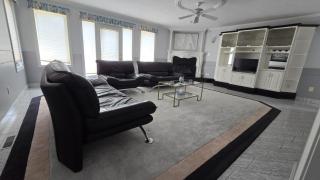 Spacious, Peaceful & Perfectly Located - 4BR,3BA - 8