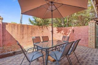 6 Tranquil Leafygreen Scarbbeach Townhse - Perth - 2