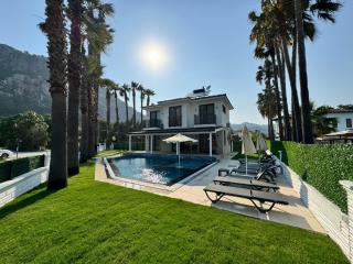 New Luxury Villa - Lake 50m - Private Pool and Garden - 0