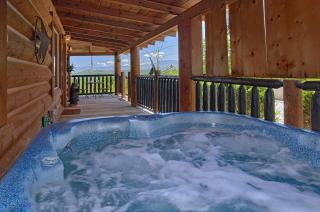 Mountain View Hot Tub Cabin w Pool Table Romantic - Sevierville - 4