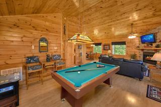 Mountain View Hot Tub Cabin w Pool Table Romantic - 3