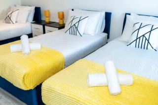 2BR 2BA Apartment Sleeps up to 5 With a Parking Bay - 8