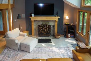 Serene Suttons Bay Home with Fire Pit and Wooded Yard - Suttons Bay - 5