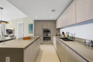 Beachside Stay with Stunning Ocean Views - 8