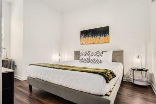Boulevard Stays Walk to Downtown 1BR SoCo Pool Parking Gym 01 - Austin - 3