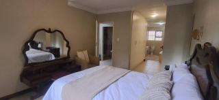 Spacious and homely 4-bed home in Honey Hills - 4