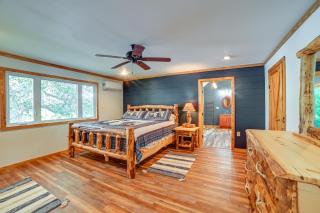 Private Lake and Dock Log Cabin, 2 Mi to Clay! - - 1