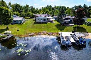 Waterfront Retreat with Dock and Yard in Reed City! - Reed City - 9