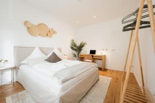 Designer 2BR Flat Near City Center & The Mosel River - 1