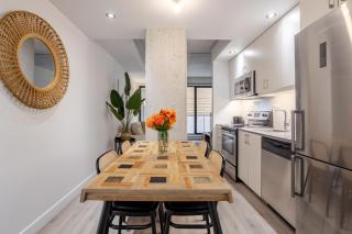 Roomy 1BR Getaway MTL Old Port - 9