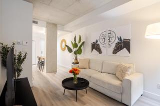 Roomy 1BR Getaway MTL Old Port - 3