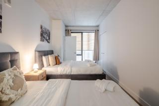 Roomy 1BR Getaway MTL Old Port - Montreal - 1