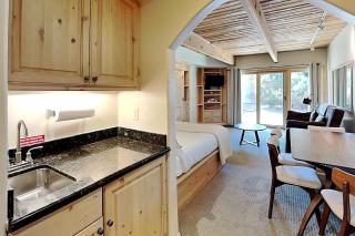 Timberline Condominiums Studio Unit 115 - 4