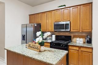 Family-Sized 4BR, Pet-Friendly, Comfort & Cozy Retreat in Plano - Plano - 4