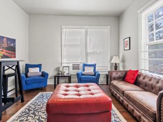 Cute 2 Bed, 1 Bath Retreat Near Baylor Hospital - 8
