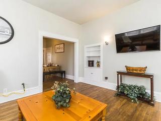 Adorable 2 Bed,1 Bath Retreat Near Baylor Hospital - 3