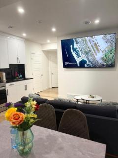 Cozy 2-Bedroom Basement Suite Just Minutes from the Airport - Calgary - 2
