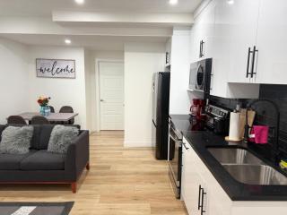 Cozy 2-Bedroom Basement Suite Just Minutes from the Airport - Calgary - 1