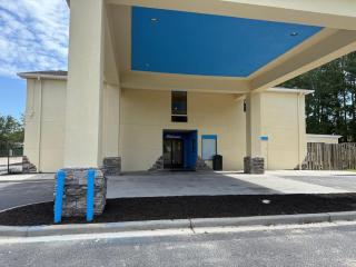 Coastal Comfort Hotel - 9