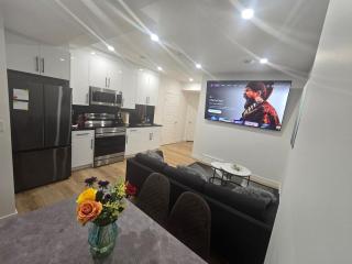 Cozy 2-Bedroom Basement Suite Just Minutes from the Airport - Calgary - 5