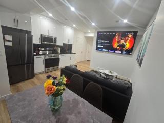 Cozy 2-Bedroom Basement Suite Just Minutes from the Airport - Calgary - 9