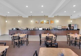 Duvernay Inn & Suites - Fox Creek - 1