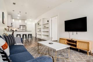 Boulevard Stays Walk to Downtown 1BR SoCo Pool Parking Gym 04 - Austin - 5