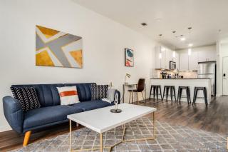 Boulevard Stays Walk to Downtown 1BR SoCo Pool Parking Gym 04 - Austin - 4
