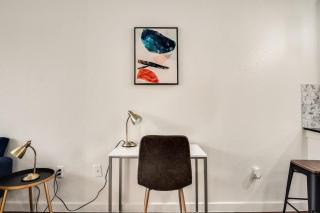 Boulevard Stays Walk to Downtown 1BR SoCo Pool Parking Gym 04 - Austin - 3