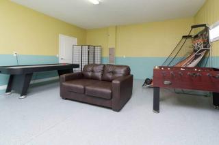 Amazing Champions Gate 8b5b With Game Room, Movie - 6