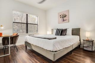 Boulevard Stays Walk to Downtown 2BR SoCo Pool Parking Gym 05 - Austin - 6