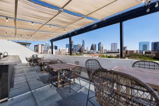 Boulevard Stays Walk to Downtown 2BR SoCo Pool Parking Gym 05 - Austin - 5