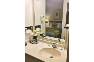 Capital O Amerihost Inn and Suites Fulton Hwy 54 MO - Fulton - 1