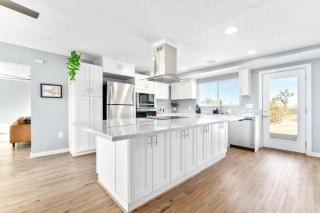 Desert Oasis - Firepit, Stargazing, Kitchen Essentials, 5 Acres, & Joshua Trees - Sleeps 6 Comfortably, 7 with Sofa, 8 Maximum - Landers - 7